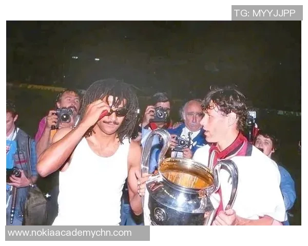 米兰足球历史上的传奇明星们与他们的辉煌成就回顾