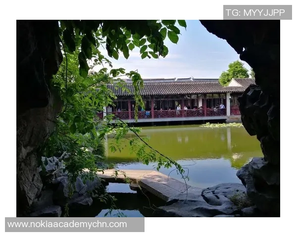 足球明星纹身图案男孩的个性表达与时尚潮流结合的完美体现